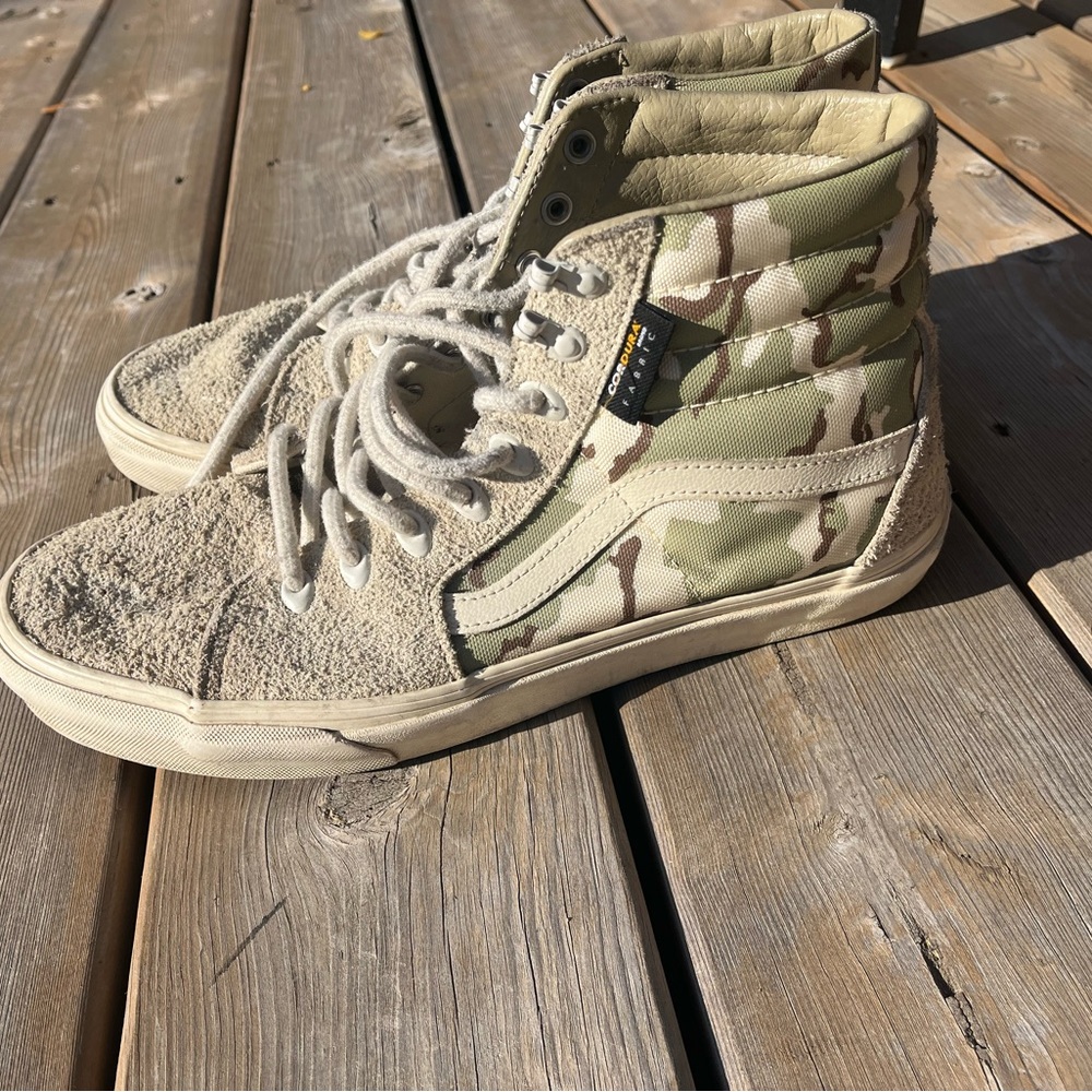 Vans Cordura Sk8-hi trainers in Desert Camo. Size: US11/ EU44